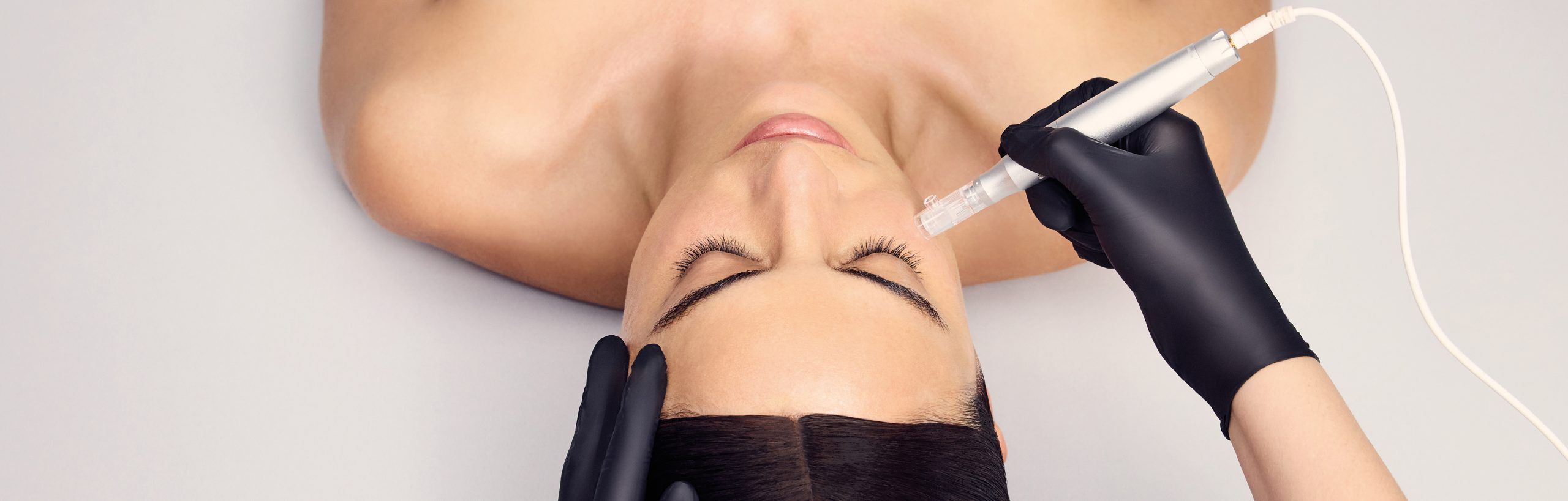 Microneedling Behandlung mit DOCTOR BABOR PRO im Kosmetikstudio